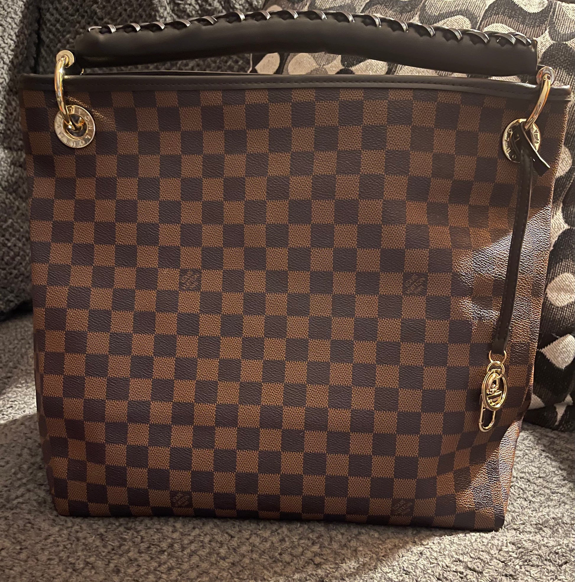 Classy LV Never Full Bag – Her Class Boutique